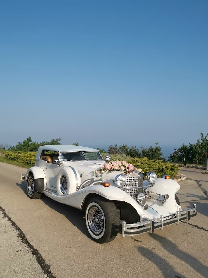 Voiture de mariage blanche